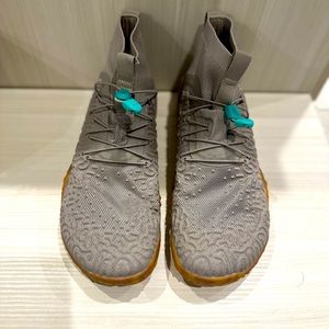 VIVO BAREFOOT hiking shoes size 39 EUC